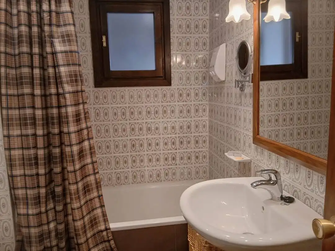 Badezimmer von Wohnung zum Verkauf in Ezcaray mit Heizung, Privatgarten und Terrasse