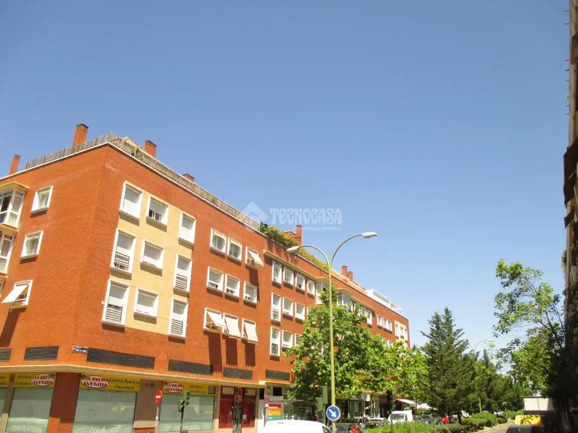 Vista exterior de Local en venta en Madrid con Aire acondicionado y Calefacción