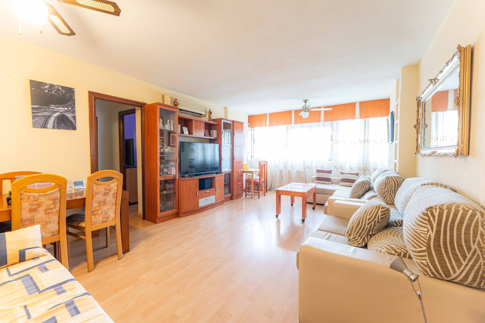 Living room of Flat for sale in Fuenlabrada  with Air Conditioner and Heating