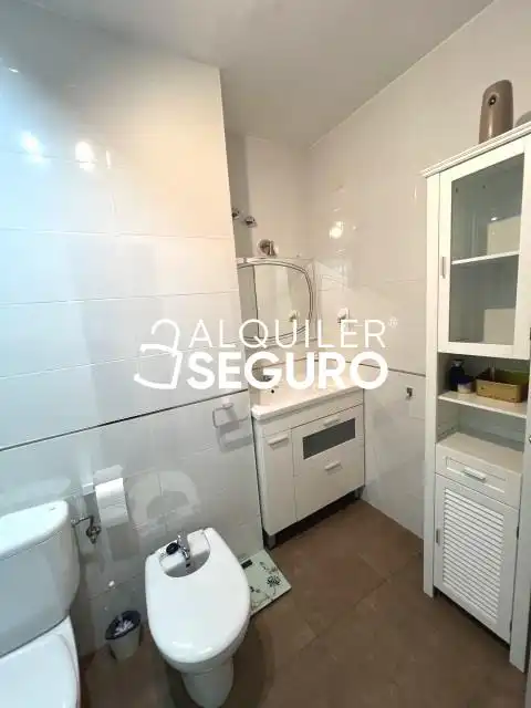 Bathroom of Flat for rent in Madrid  with Heating and Furnished