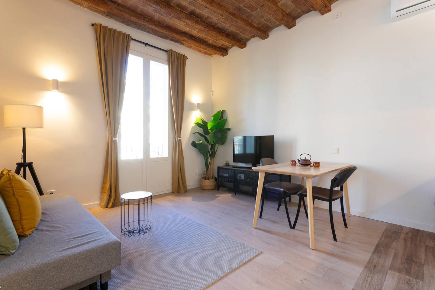 Living room of Flat to rent in  Barcelona Capital  with Air Conditioner, Furnished and Balcony