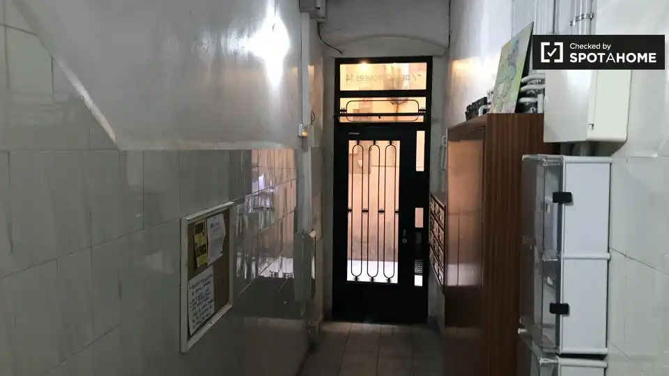 Habitació a Sant Pere, Sta. Caterina i la Ribera