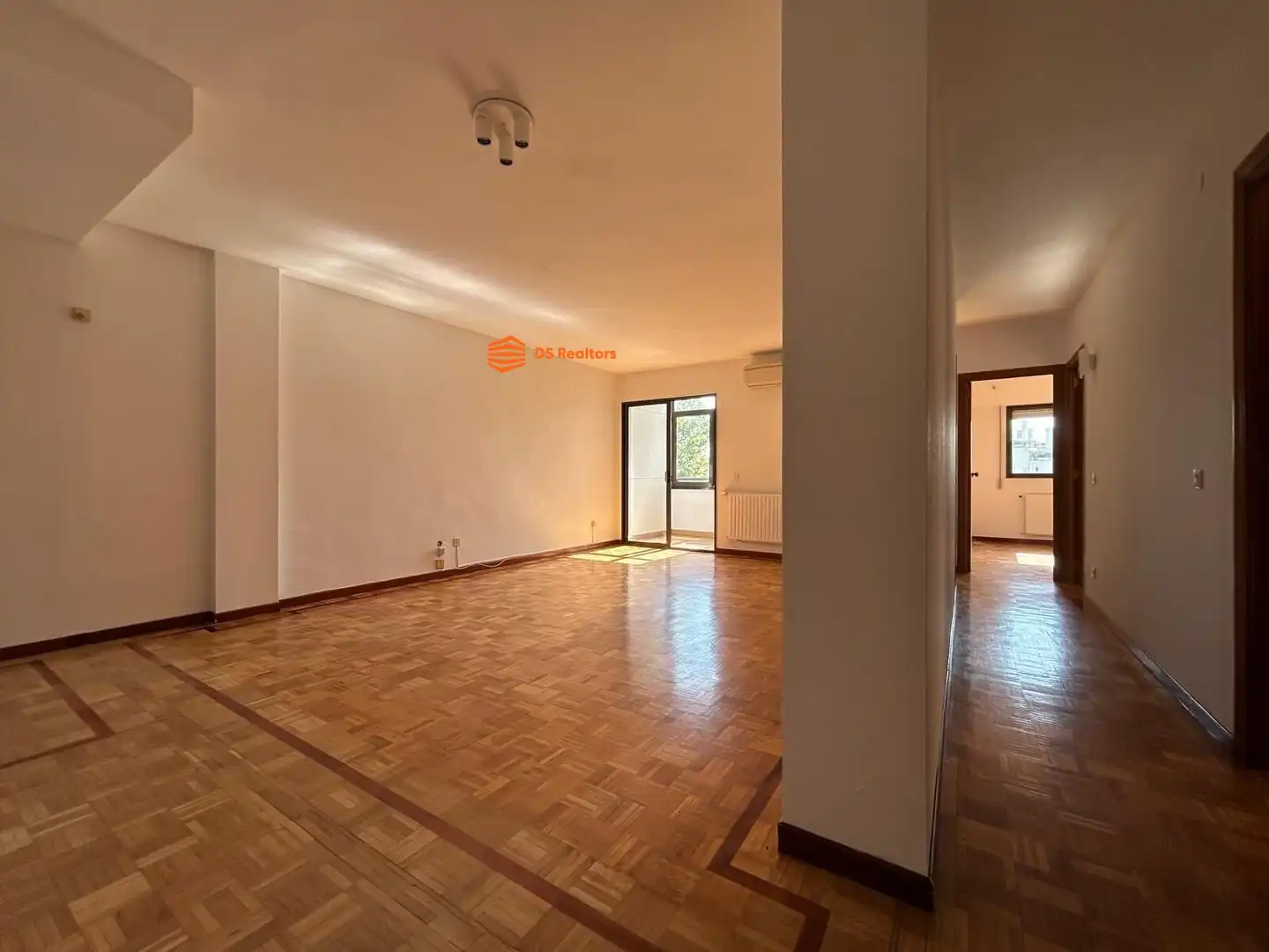 Living room of Flat for rent in Madrid  with Heating, Terrace and Storage room