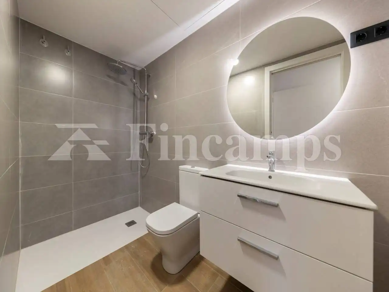 Bathroom of Flat for rent in Sabadell  with Air Conditioner, Parquet flooring and Storage room
