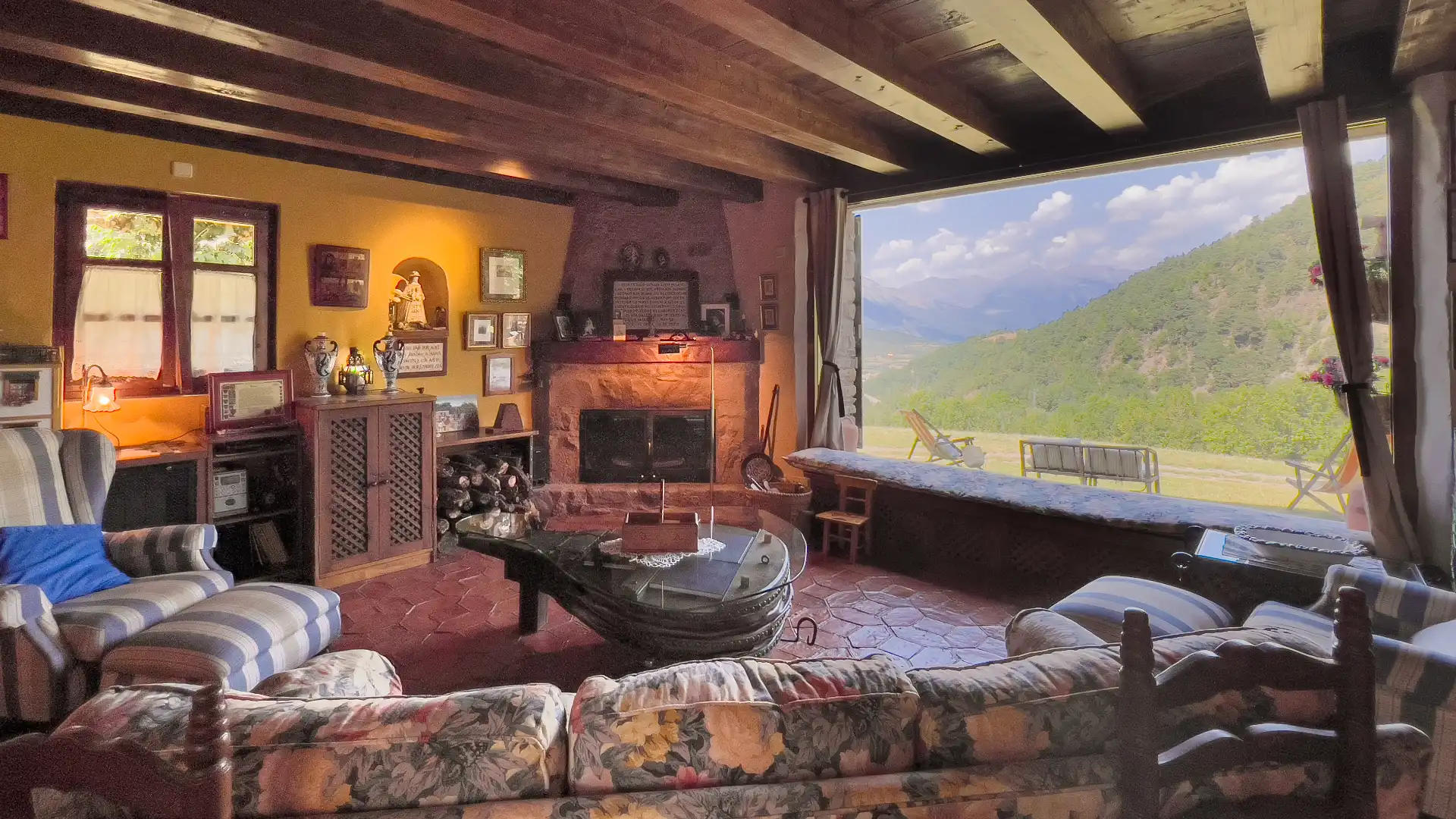 Sala d'estar de Casa o xalet en venda en Benasque amb Calefacció, Jardí privat i Parquet