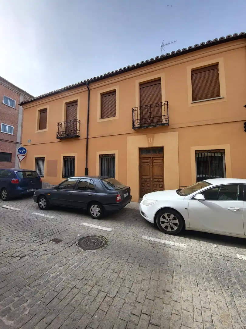 Vista exterior de Pis en venda en Ávila amb Calefacció, Traster i Moblat