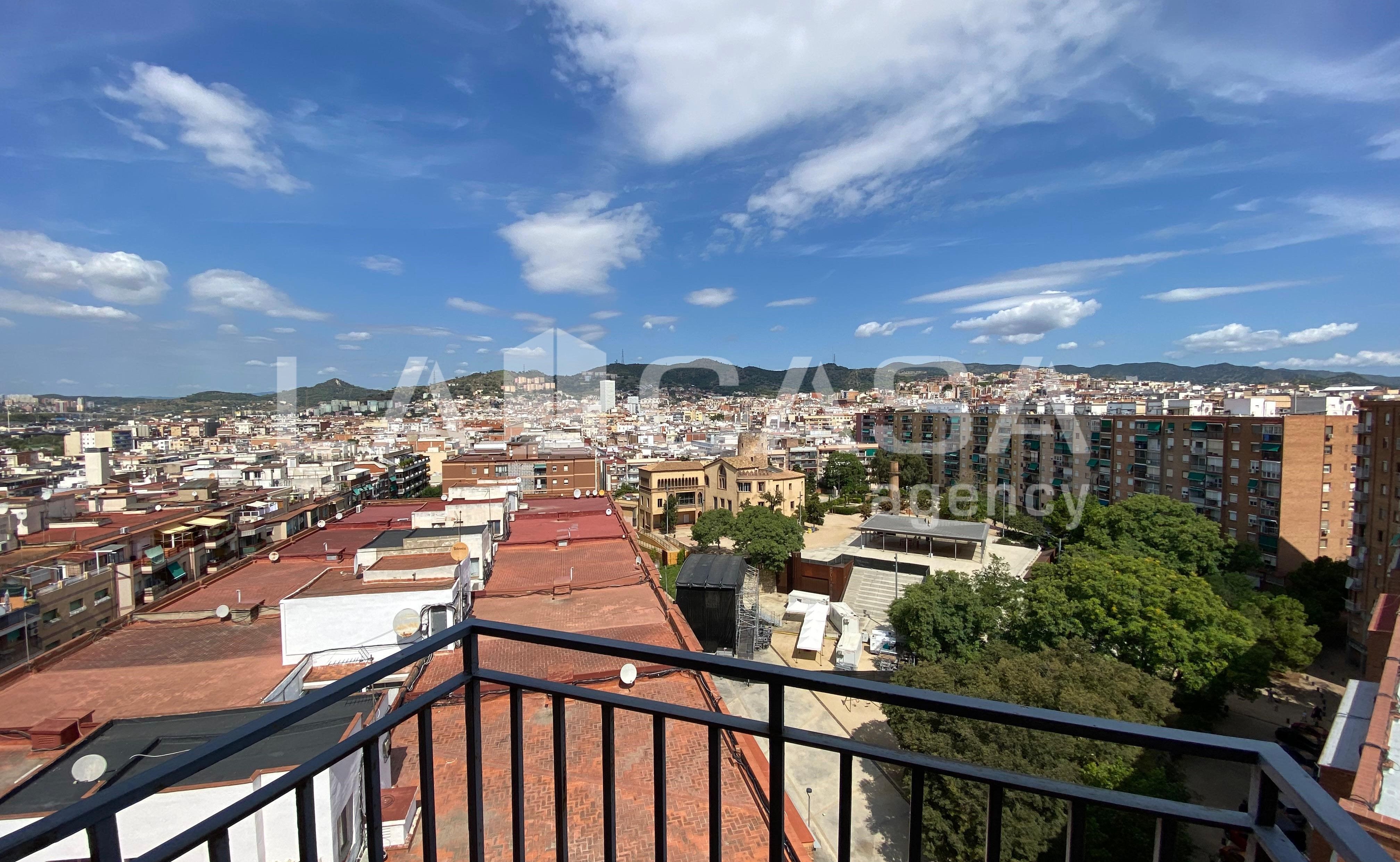 Exterior view of Flat for sale in Santa Coloma de Gramenet  with Balcony