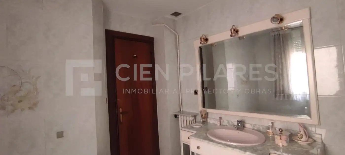 Bathroom of Flat for sale in  Logroño