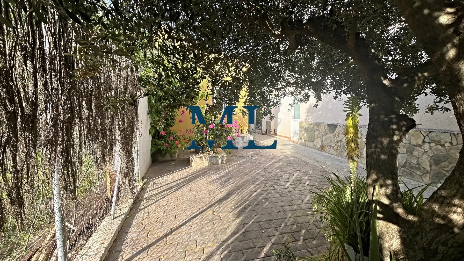 Vista exterior de Casa o xalet en venda en Vilanova i la Geltrú amb Calefacció, Jardí privat i Piscina