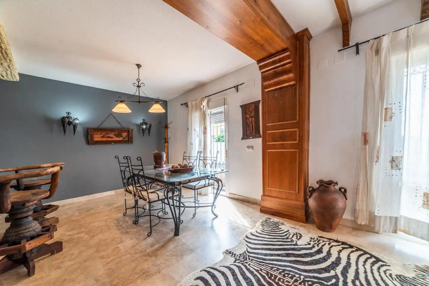 Menjador de Casa o xalet en venda en Montequinto amb Aire condicionat, Jardí privat i Piscina