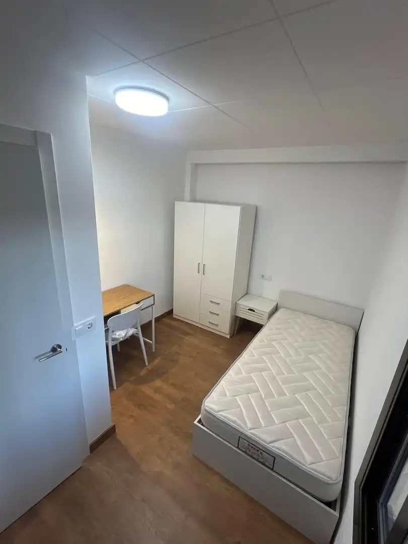 Habitación de Piso de alquiler en Girona con Terraza