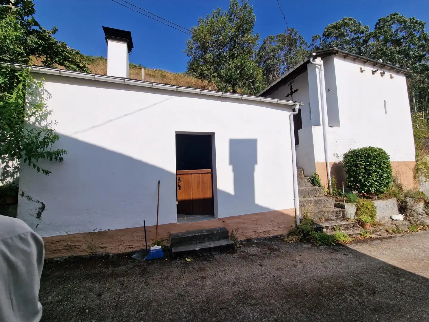 Vista exterior de Casa o xalet en venda en San Tirso de Abres amb Calefacció, Jardí privat i Traster