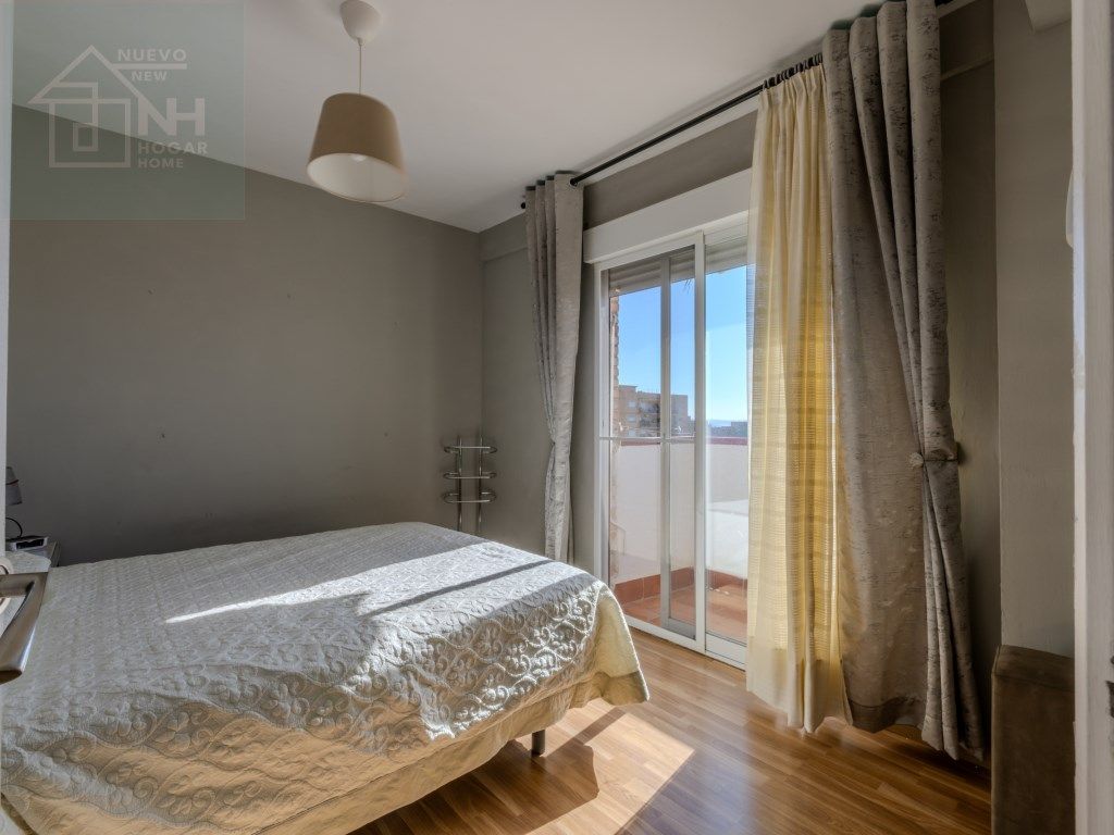 Bedroom of Flat for sale in  Granada Capital  with Washing machine and Balcony