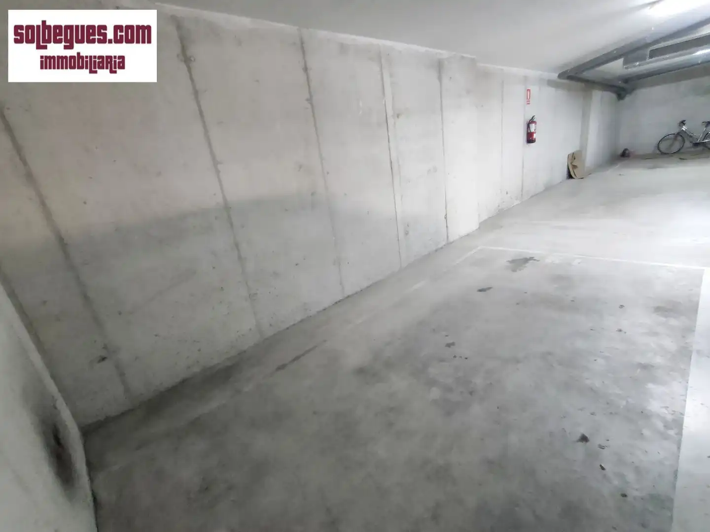 Parkplatz von Garage zum Verkauf in Begues