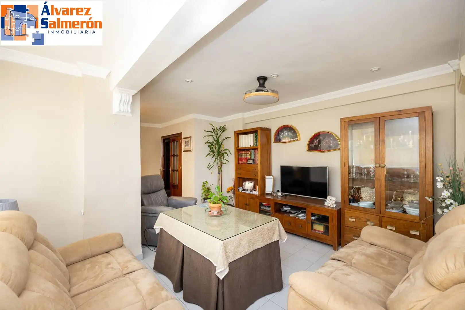 Living room of Flat for sale in Granada  with Balcony