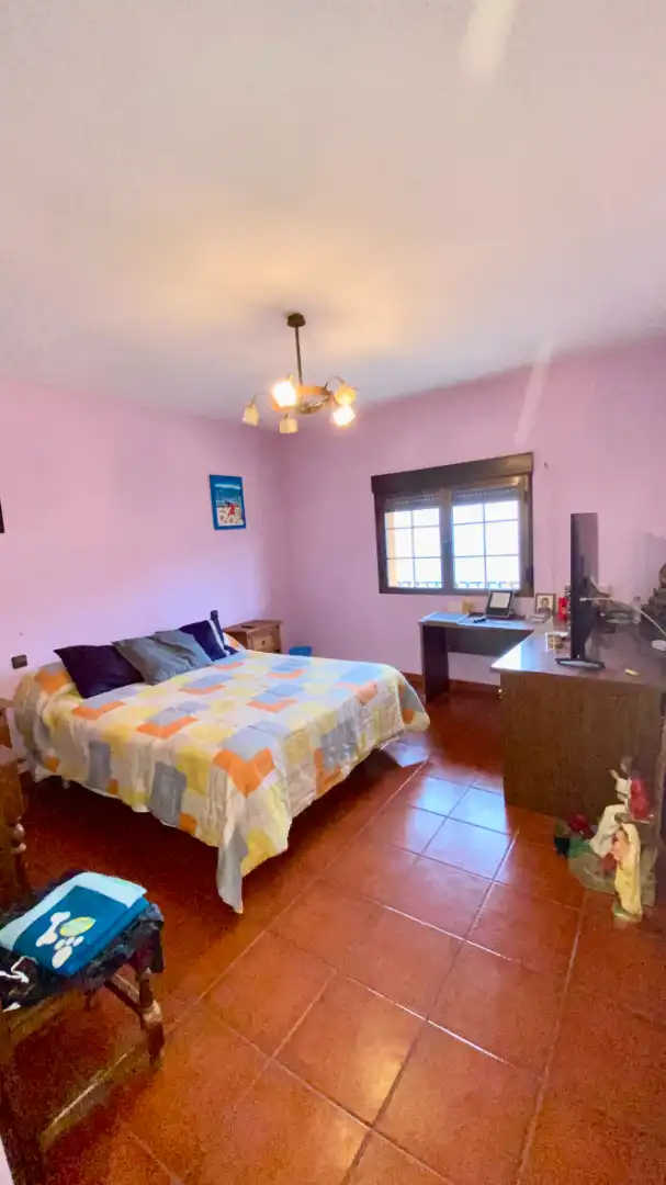 Dormitori de Casa o xalet en venda en Valdastillas amb Aire condicionat, Jardí privat i Terrassa