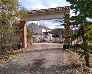 Außenansicht von Country house zum verkauf in Benalúa de las Villas mit Terrasse, Schwimmbad und Balkon