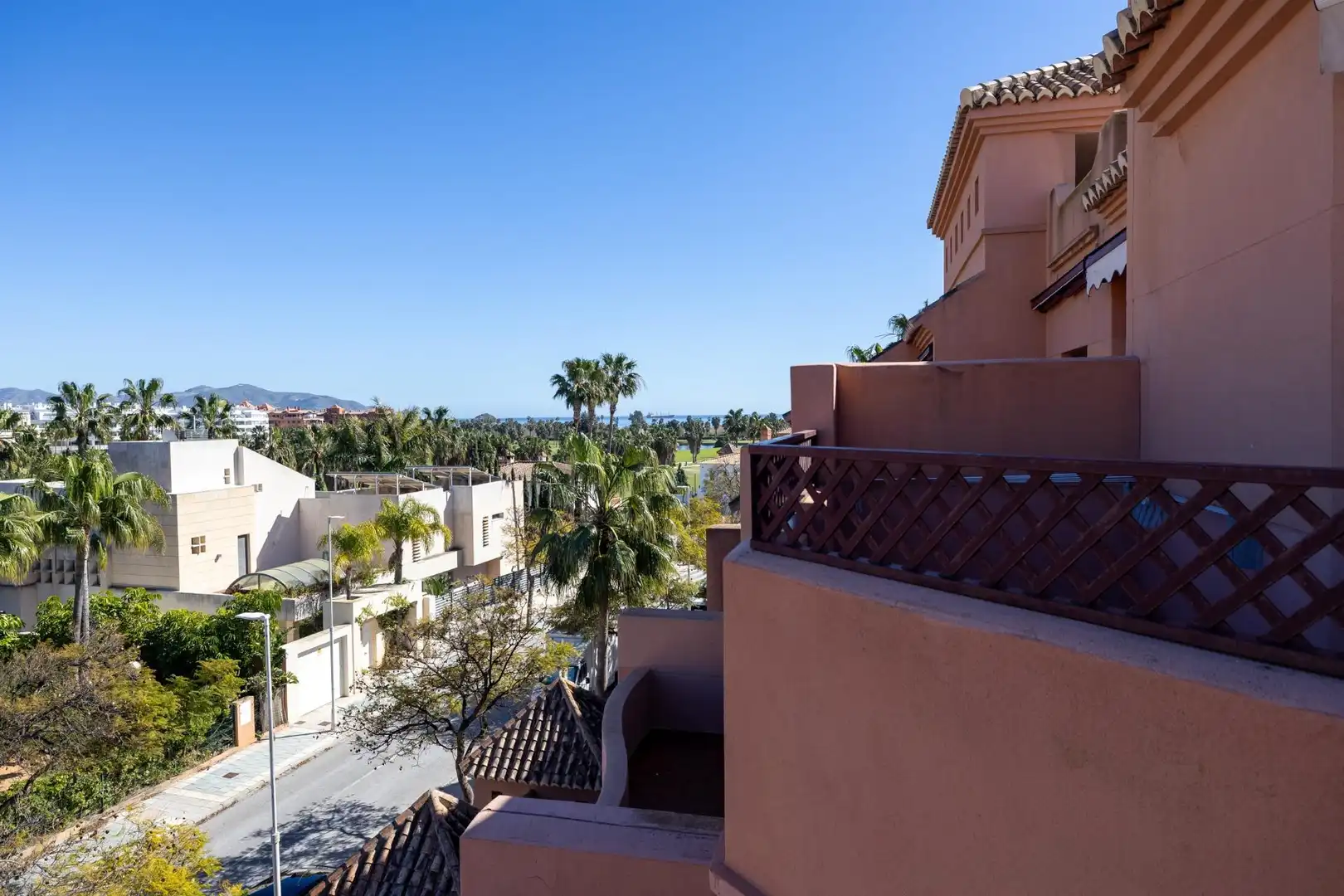 Außenansicht von Dachboden zum Verkauf in Motril mit Klimaanlage, Terrasse und Abstellraum