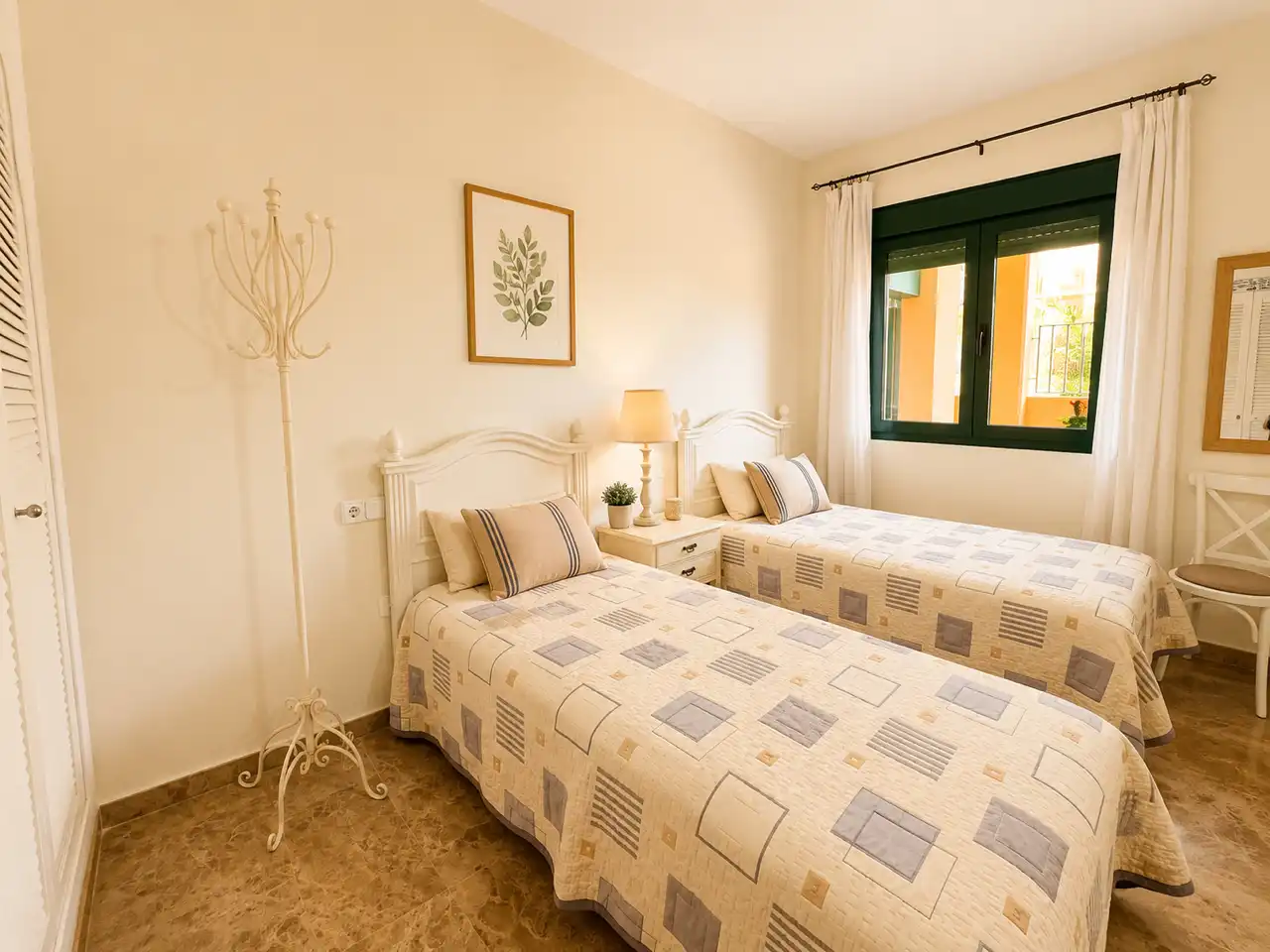 Schlafzimmer von Wohnung zur Miete in Marbella mit Klimaanlage, Heizung und Terrasse