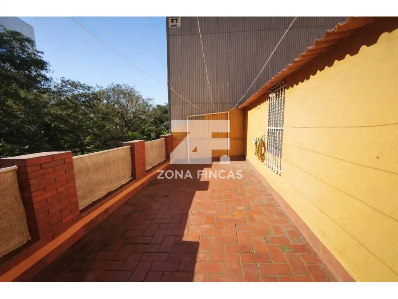 Terrassa de Casa o xalet en venda en Santa Coloma de Gramenet amb Aire condicionat, Calefacció i Jardí privat