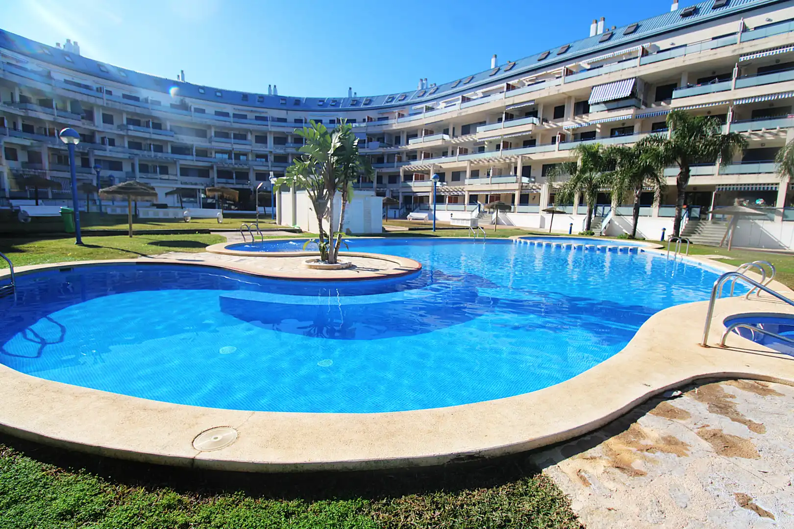 Piscina de Apartamento en venta en Dénia con Aire acondicionado, Terraza y Amueblado