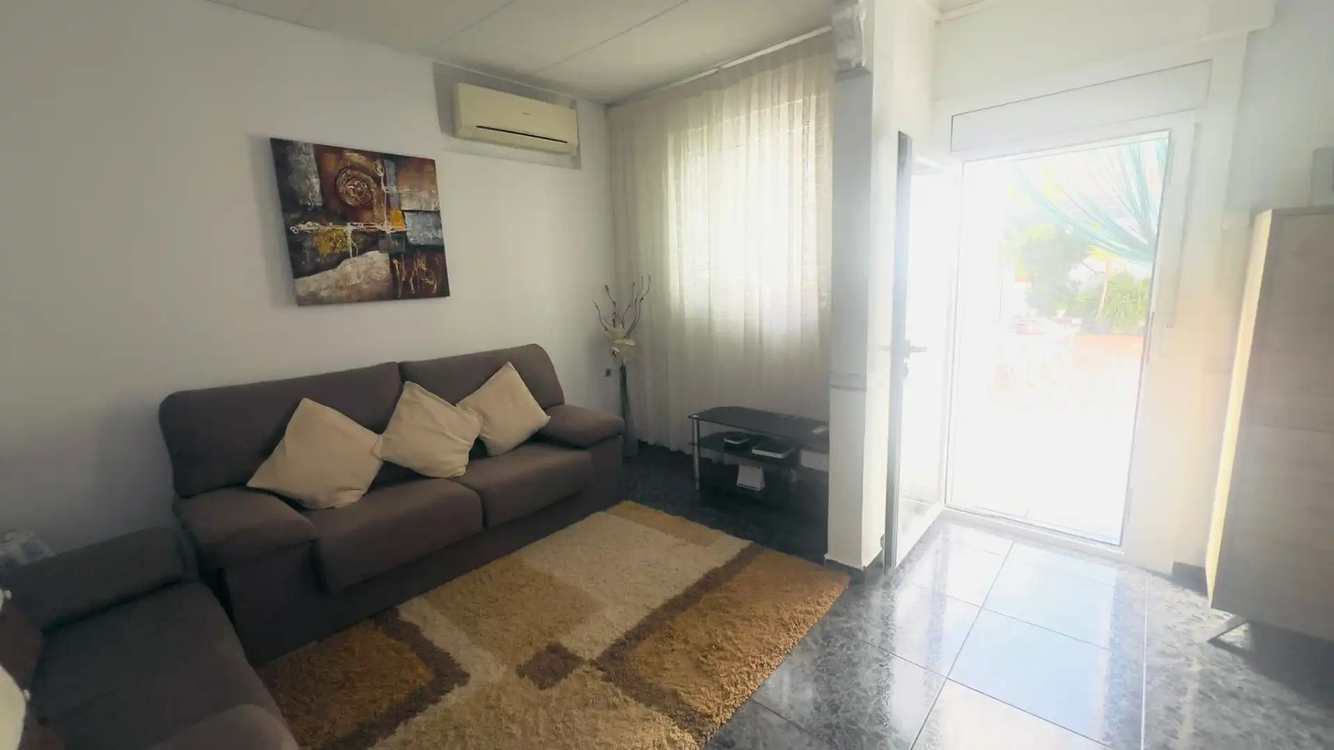 Sala d'estar de Casa adosada en venda en Badalona amb Aire condicionat i Terrassa