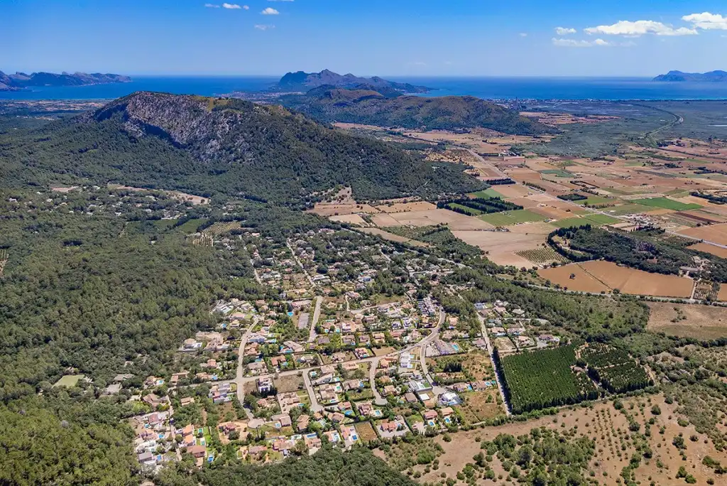 Vista exterior de Casa o xalet en venda en Sa Pobla amb Aire condicionat i Piscina