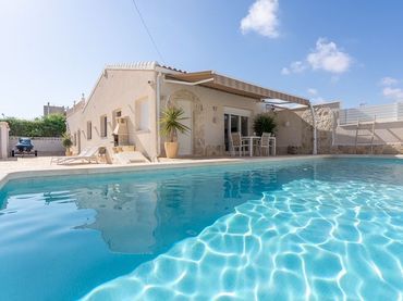 Maison avec piscine à louer à Calle Renoir, 6