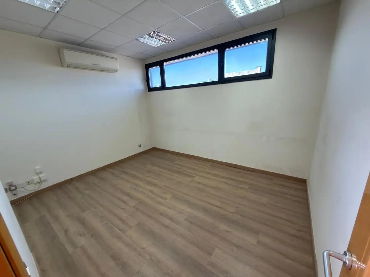 Office for rent in Villaviciosa de Odón  with Air Conditioner