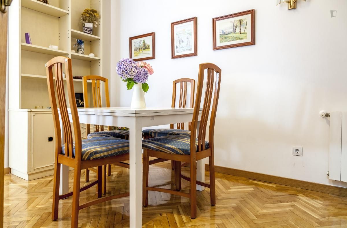 Menjador de Apartament de lloguer en  Madrid Capital amb Aire condicionat, Calefacció i Moblat