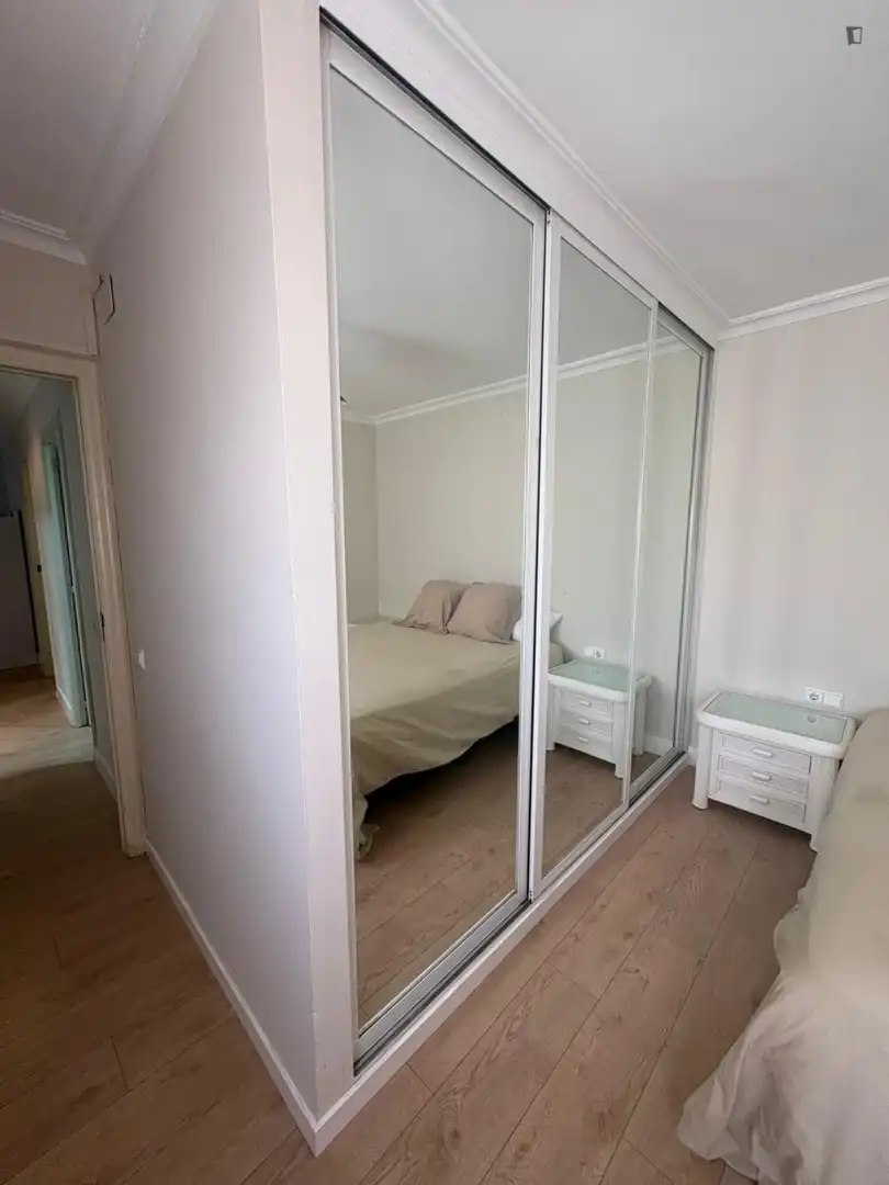 Habitación de Apartamento de alquiler en Valencia con Aire acondicionado y Amueblado