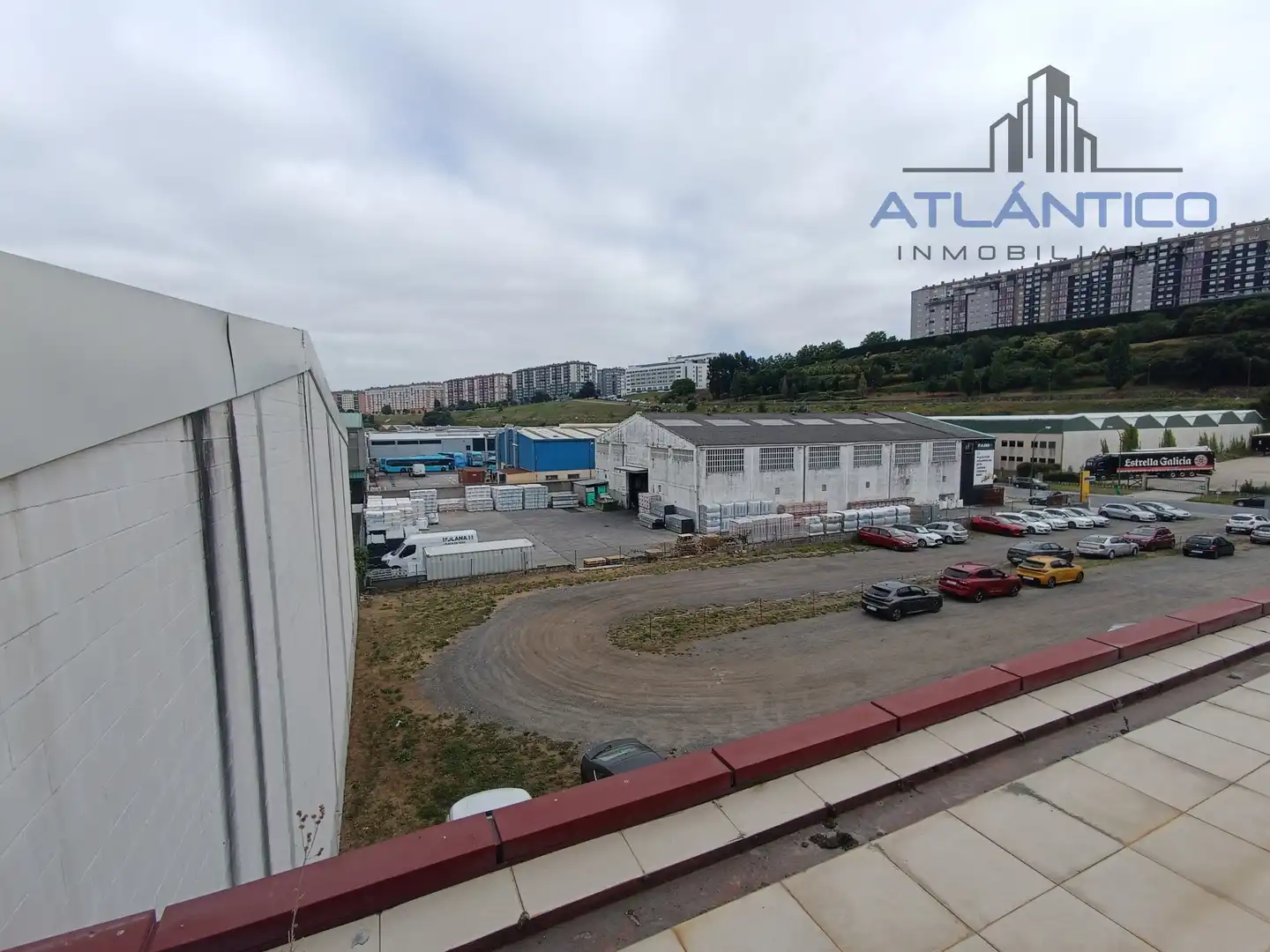 Vista exterior de Nau industrial en venda en A Coruña Capital 