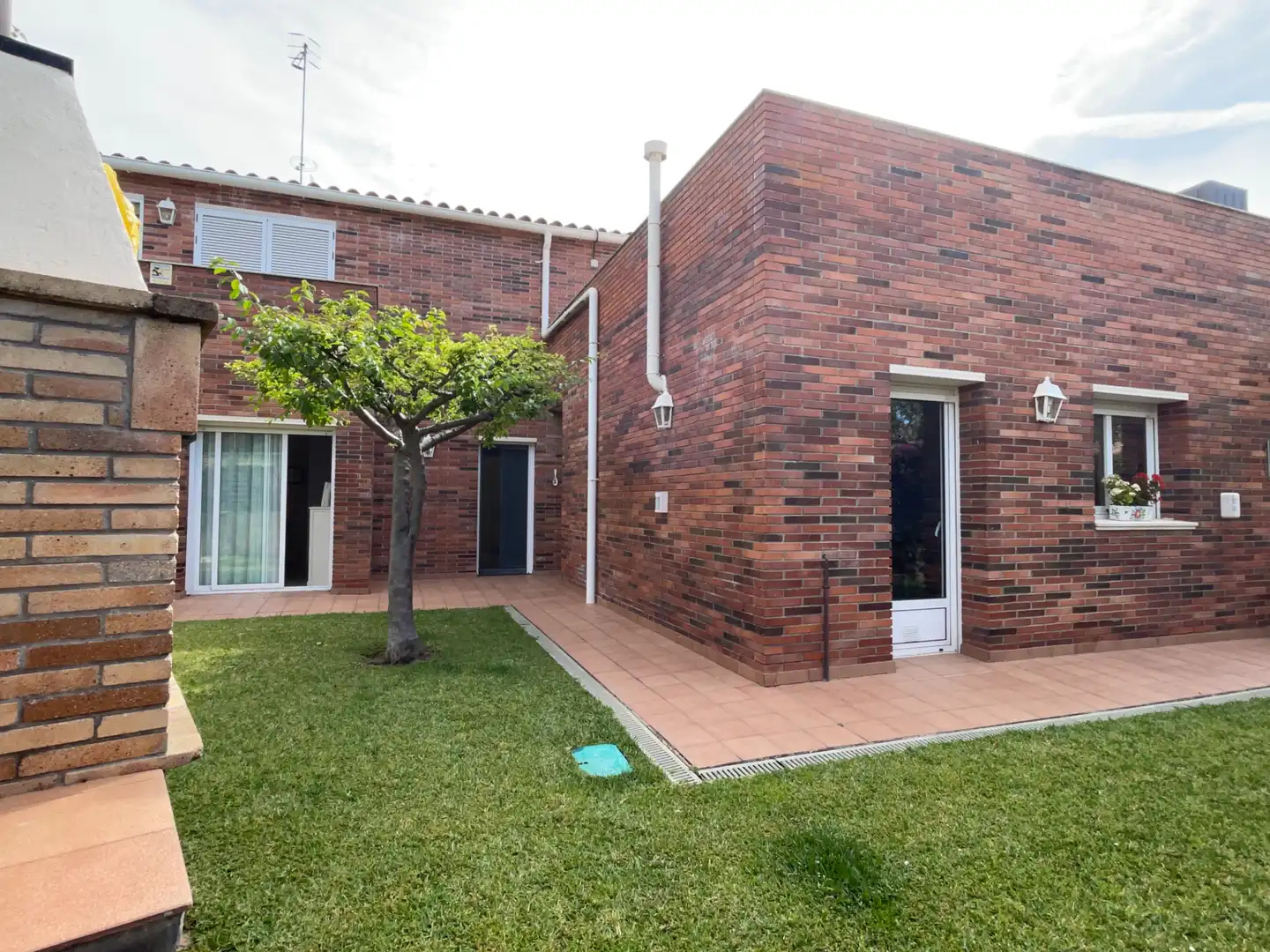 Vista exterior de Casa o xalet en venda en Sant Vicenç de Montalt amb Aire condicionat, Calefacció i Jardí privat