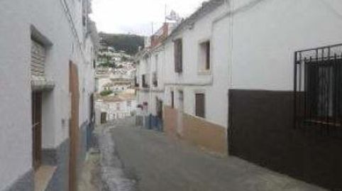 Solvia Inmobiliaria  Chalet adosado Montefrío