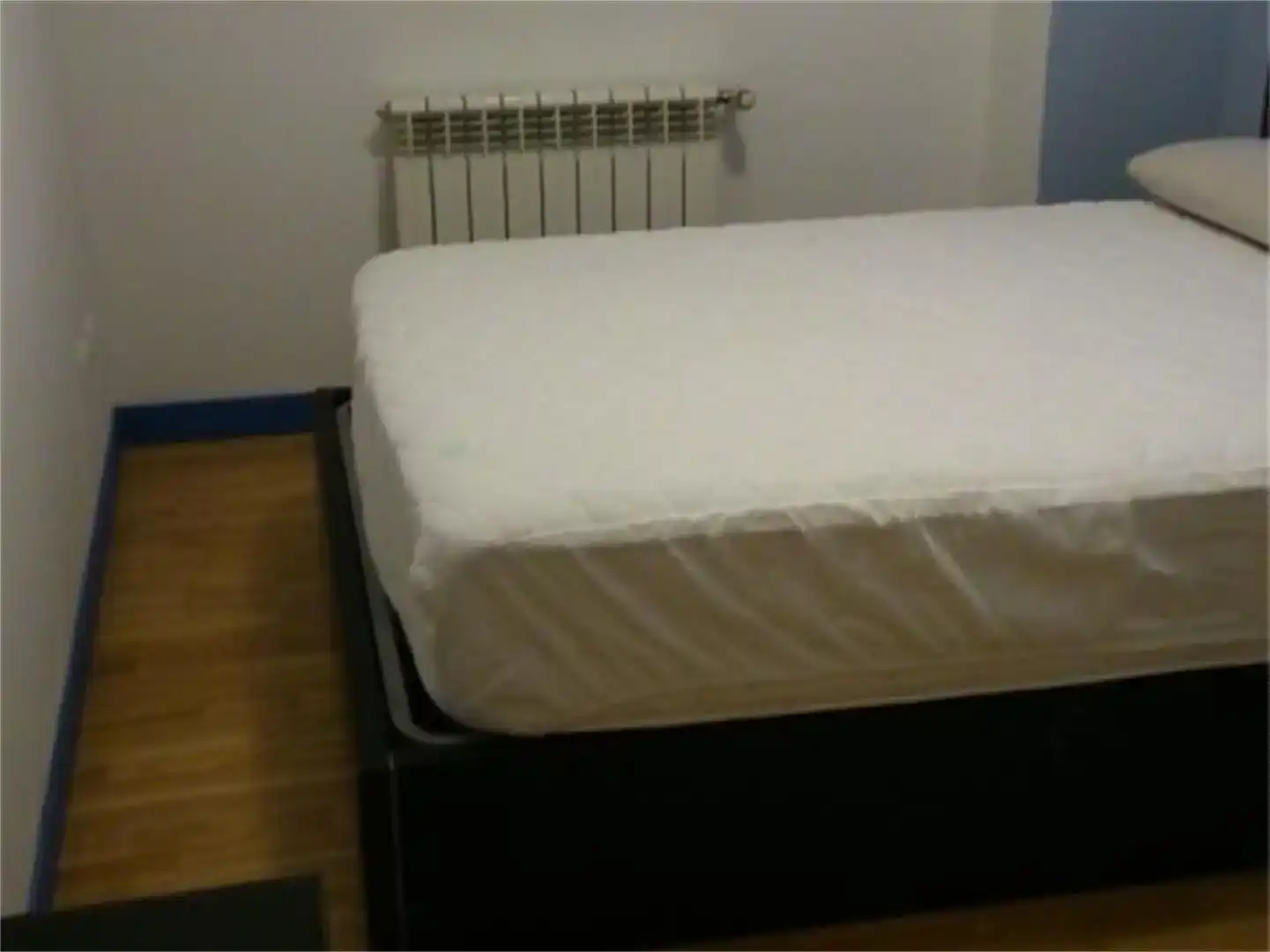 Dormitori de Pis en venda en Piedrahíta amb Parquet, Moblat i Balcó