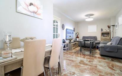 Living room of Flat for sale in  Granada Capital  with Heating, Terrace and Balcony