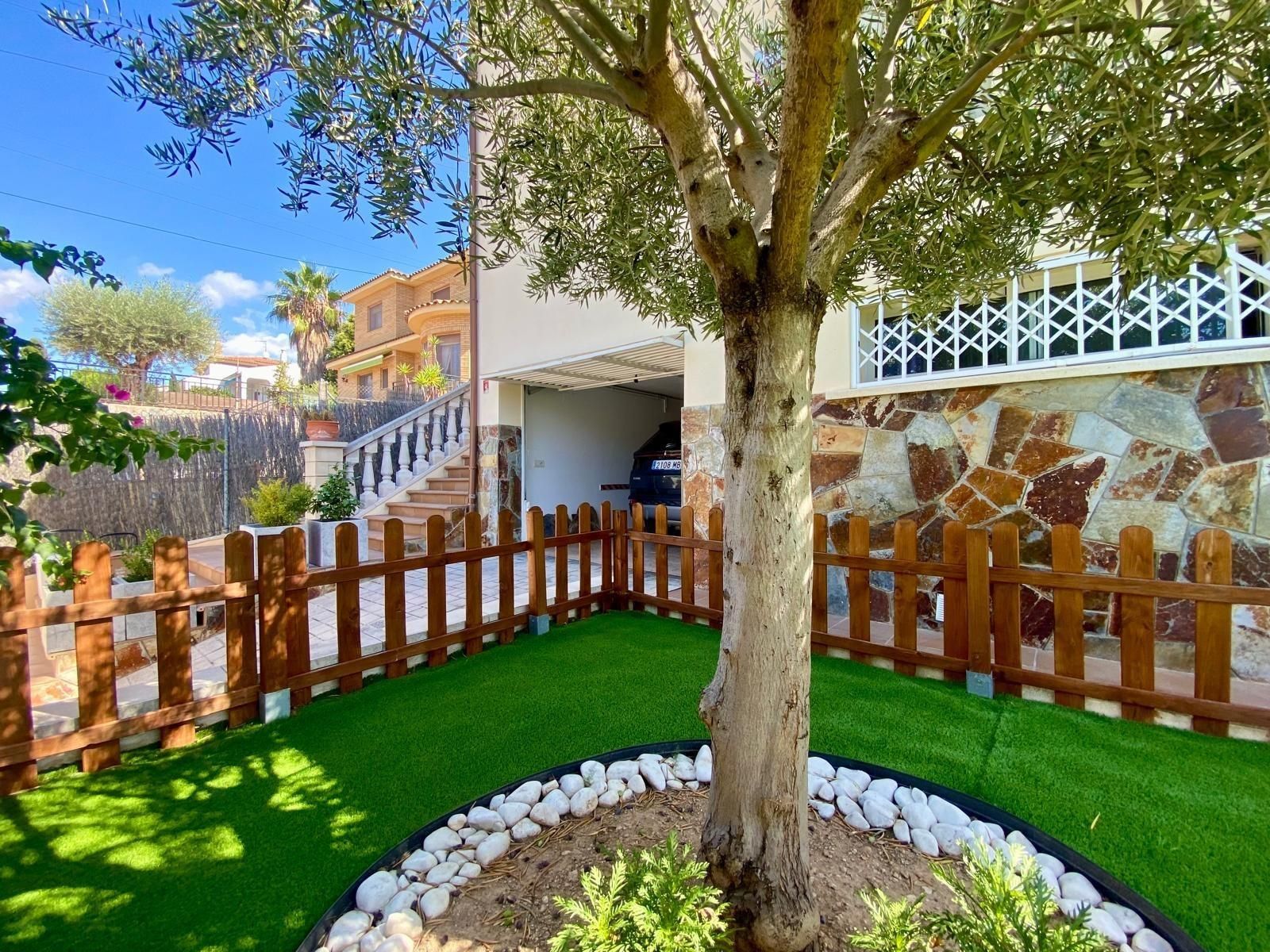 Exterior view of House or chalet for sale in Cunit  with Air Conditioner, Heating and Private garden