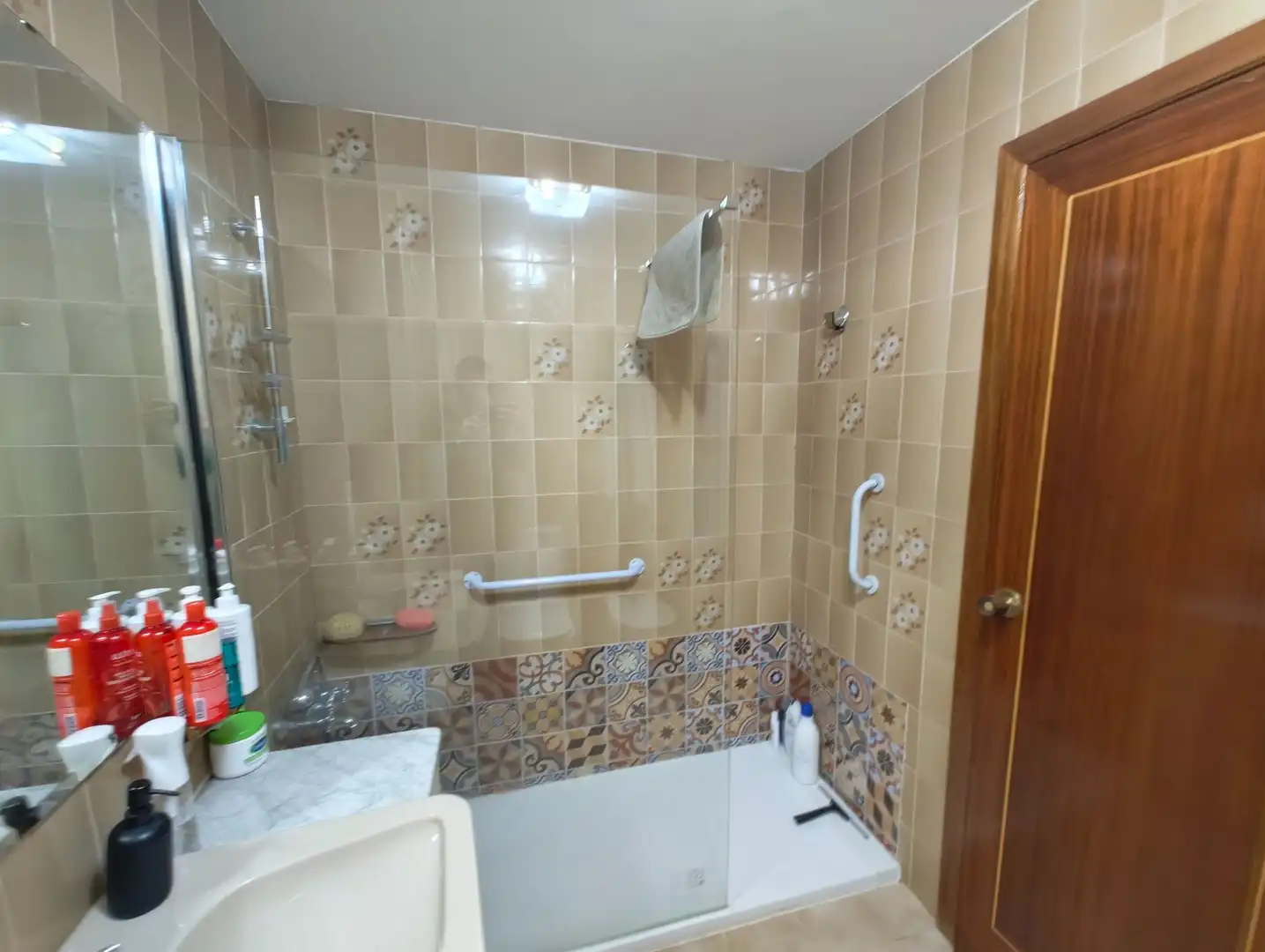 Bathroom of Flat for rent in Granada  with Air Conditioner, Heating and Furnished