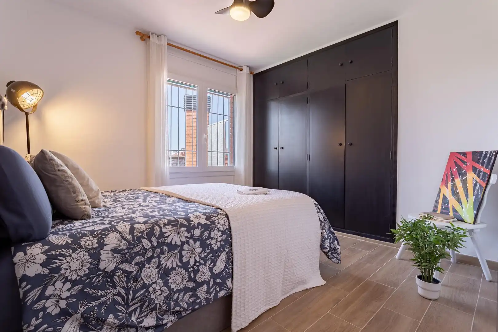 Schlafzimmer von Dachboden zum Verkauf in Vila-seca mit Terrasse und Schwimmbad