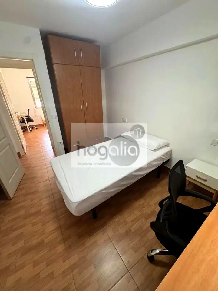 Bedroom of Flat for rent in Sevilla  with Storage room and Furnished