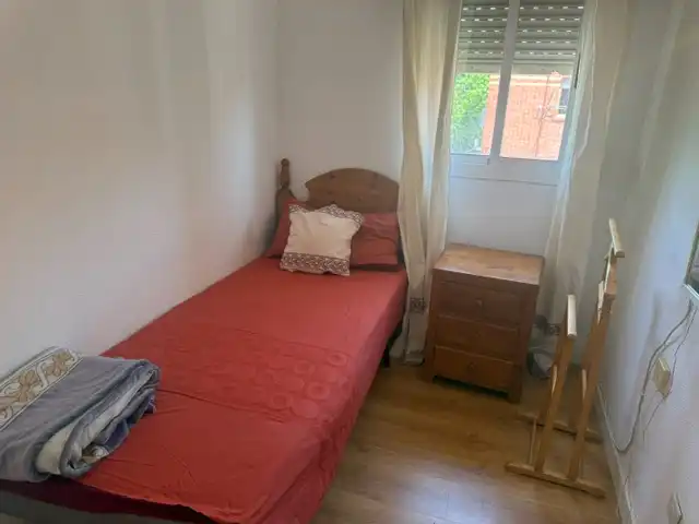 Dormitori de Pis de lloguer en Puertollano amb Aire condicionat, Calefacció i Terrassa