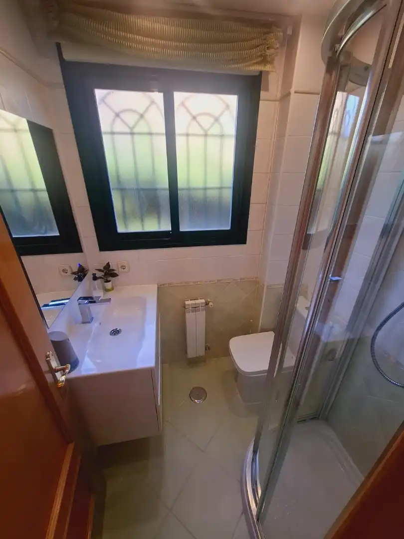 Bathroom of Detached homes for rent in Villaviciosa de Odón  with Air Conditioner, Heating and Private garden