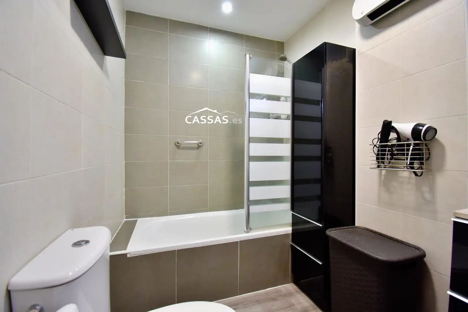 Baño de Planta baja en venta en Torrejón de Ardoz con Aire acondicionado, Calefacción y Jardín privado
