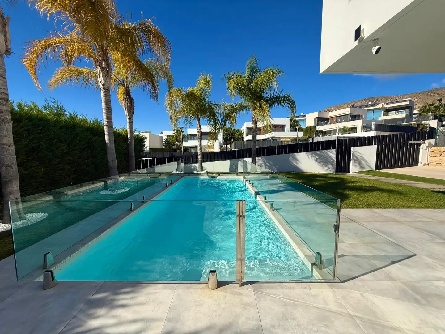 Piscina de Casa o chalet de alquiler en Finestrat con Aire acondicionado, Calefacción y Jardín privado