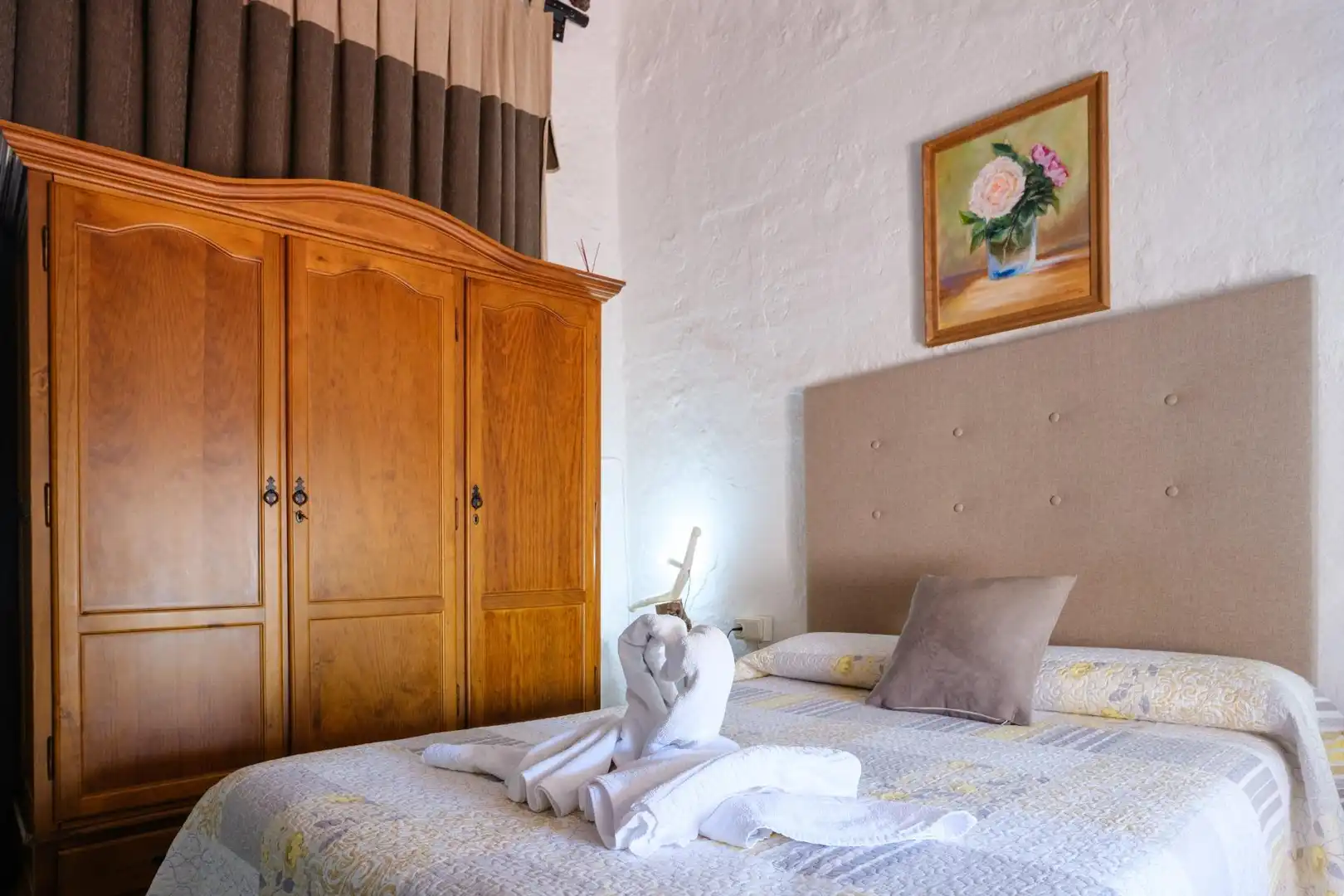 Dormitori de Casa adosada en venda en Teba amb Aire condicionat, Jardí privat i Piscina