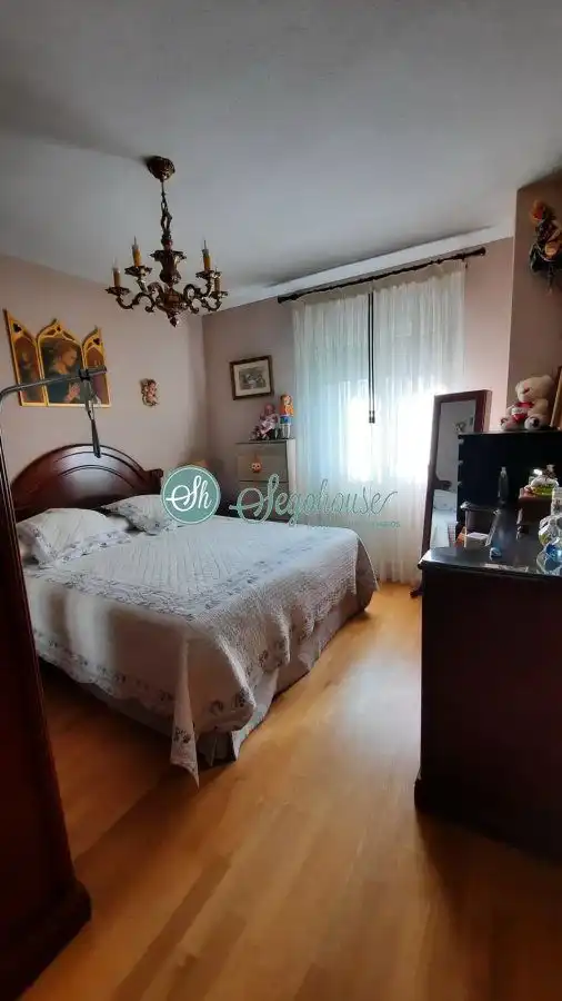 Dormitori de Casa o xalet en venda en La Lastrilla  amb Aire condicionat, Calefacció i Terrassa