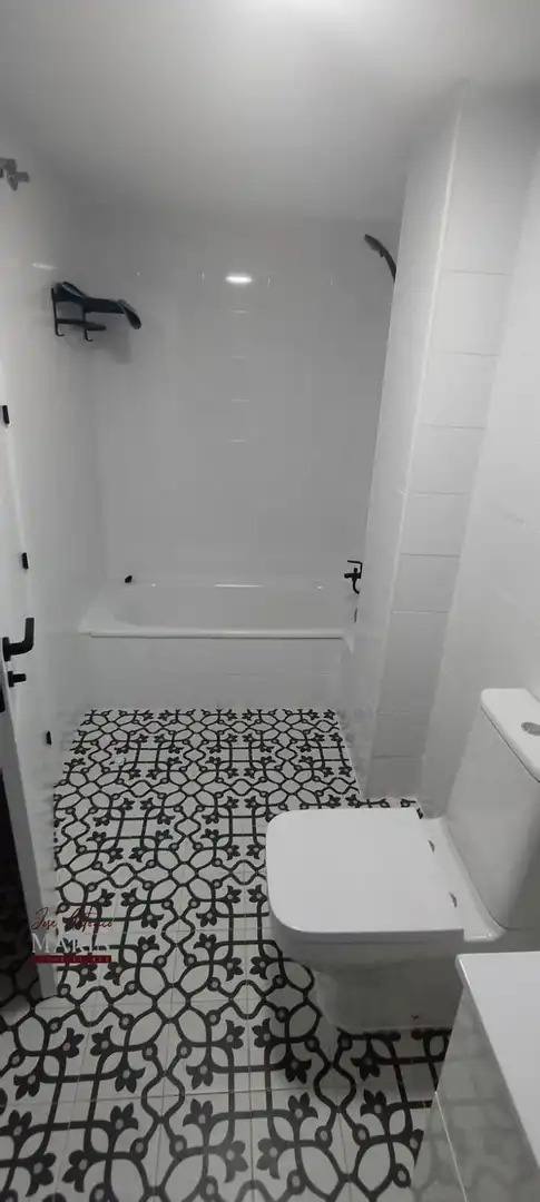 Bany de Pis en venda en Badajoz amb Calefacció