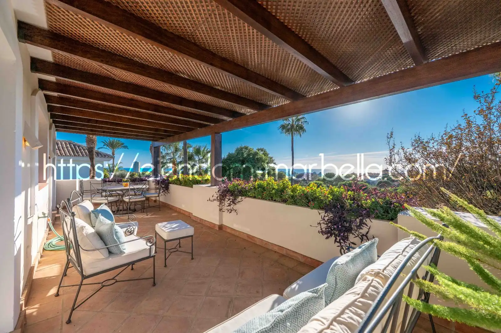 Terrasse von Haus oder Chalet zum Verkauf in Marbella mit Klimaanlage, Heizung und Privatgarten