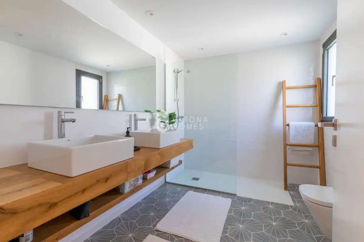 Baño de Casa o chalet en venta en Sant Julià de Ramis con Aire acondicionado, Calefacción y Jardín privado