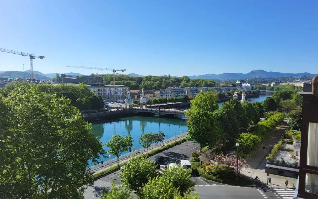 Vista exterior de Piso en venta en Donostia - San Sebastián  con Calefacción y Alarma